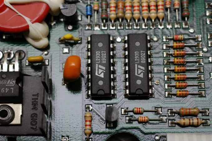 FOTO: Elektronik Devre Elemanları ve Görevleri