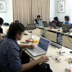 FOTO: İSTANBUL ÜNİVERSİTESİ ÖĞRENCİLERİ PIC PROGRAMLAMA EĞİTİMLERİNİ TAMAMLADI